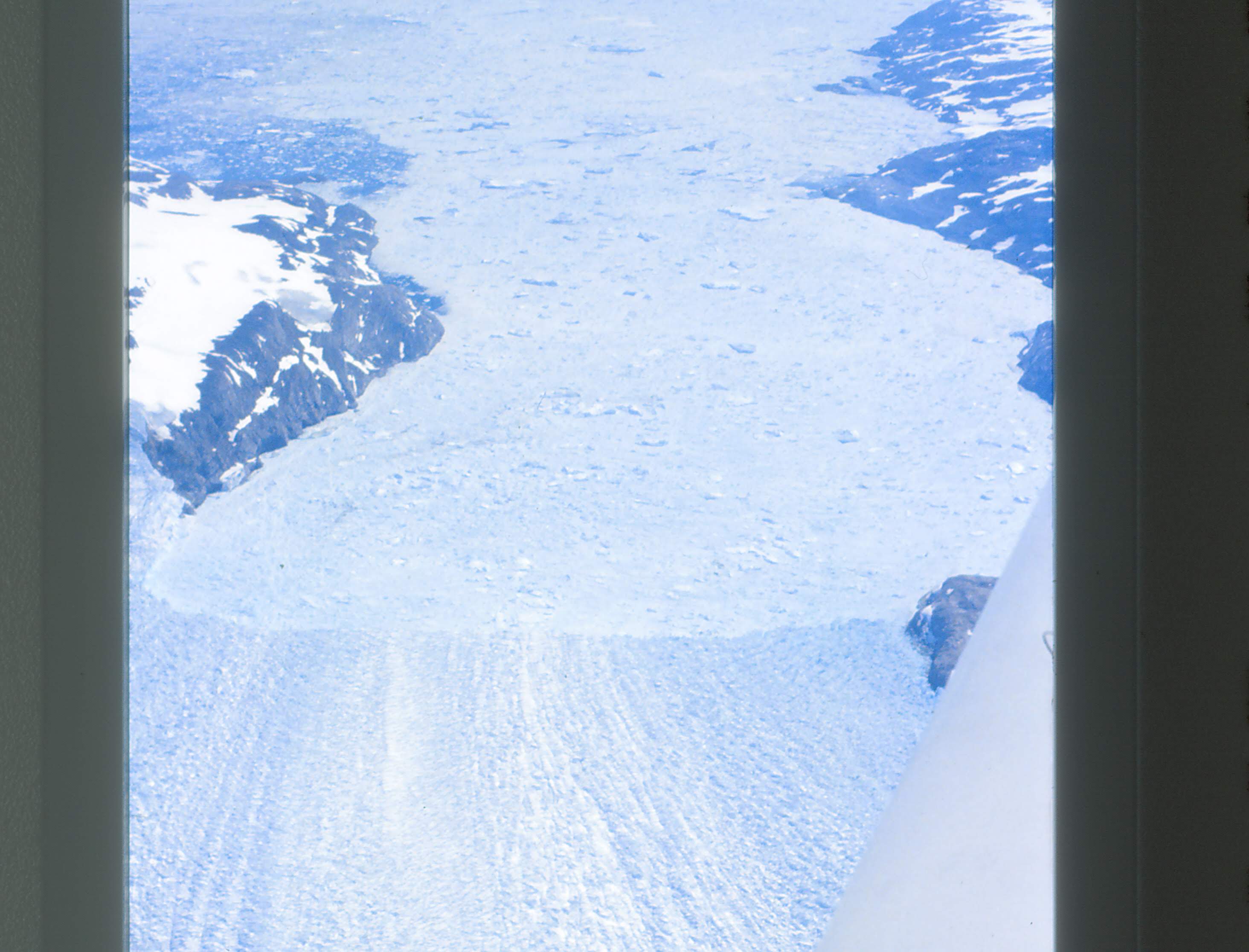 Grønlands østkyst under os.jpg